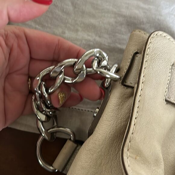 Michael Kors handbag silver lock and keys tan color impeccable - Picture 13 of 13